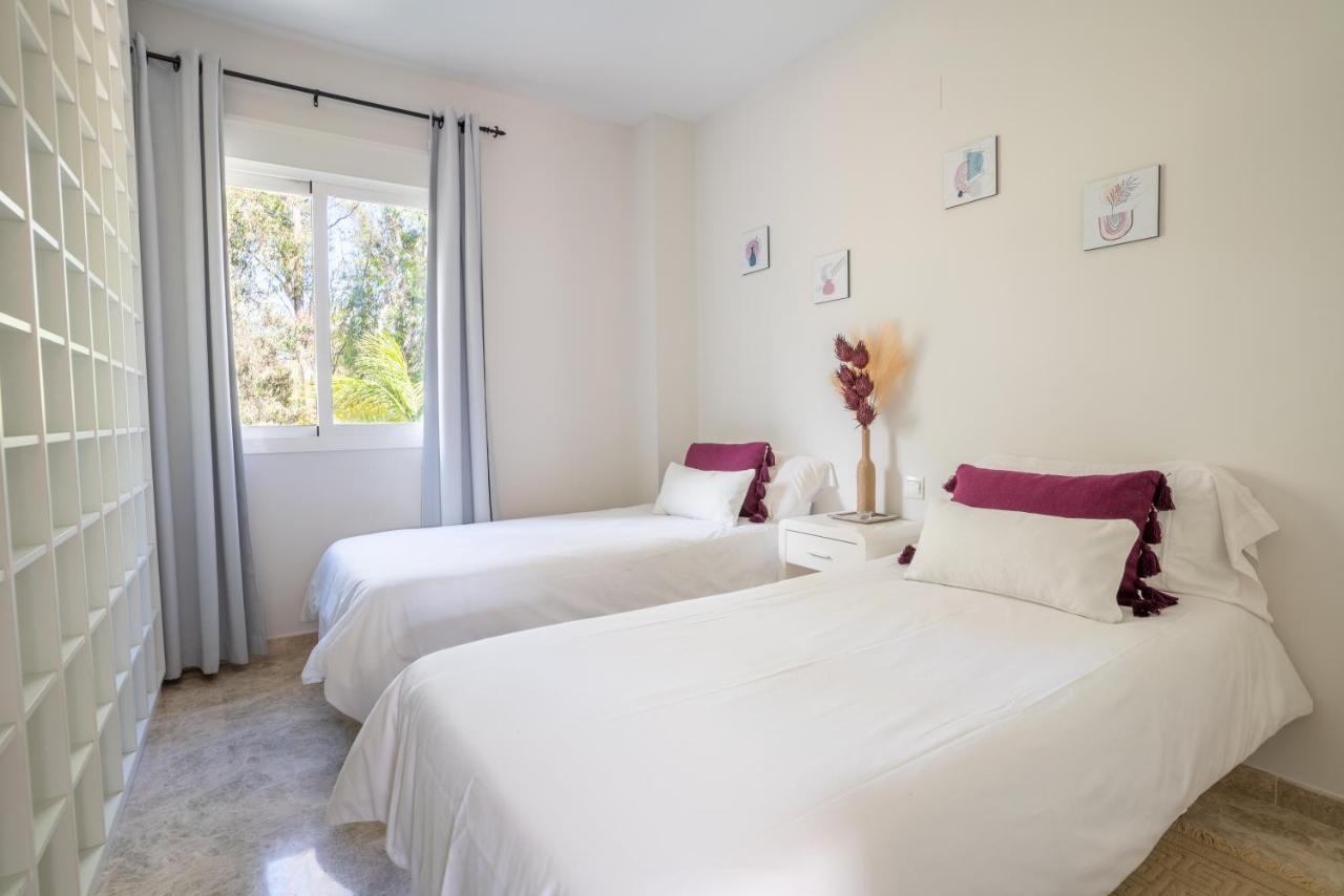 2bdr Penthouse, Naranjos, W/pool, 2km P.banus Appartement