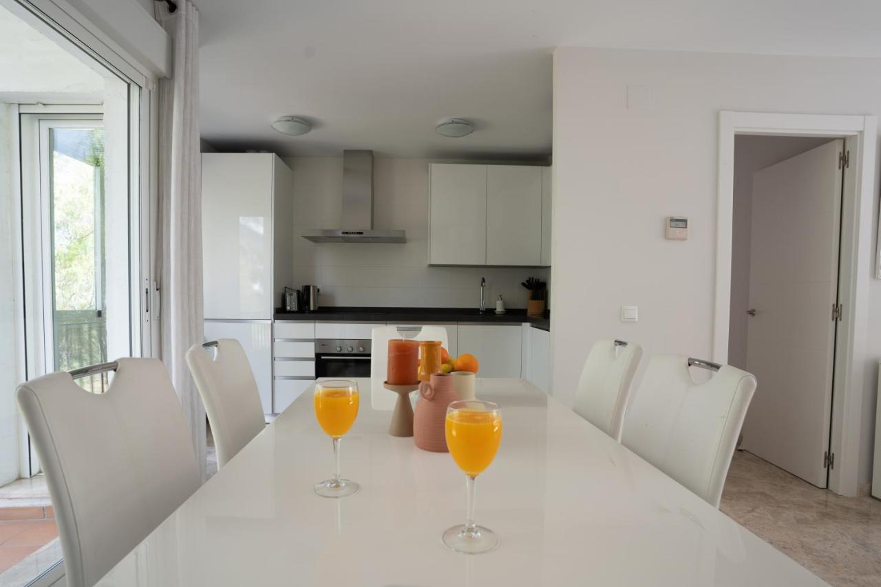 2bdr Penthouse, Naranjos, W/pool, 2km P.banus Appartement Marbella